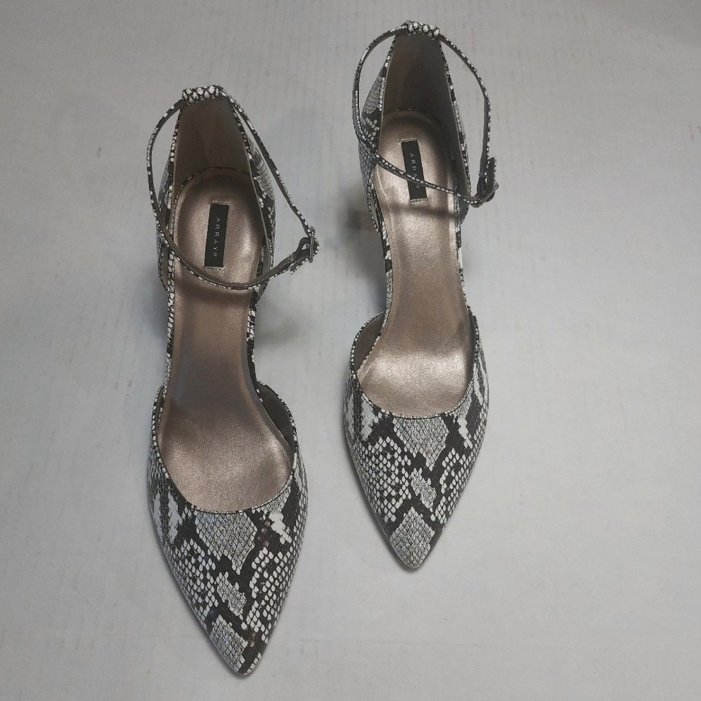 Array Women's Black and White Snakeskin Kitten Heels Size 12M